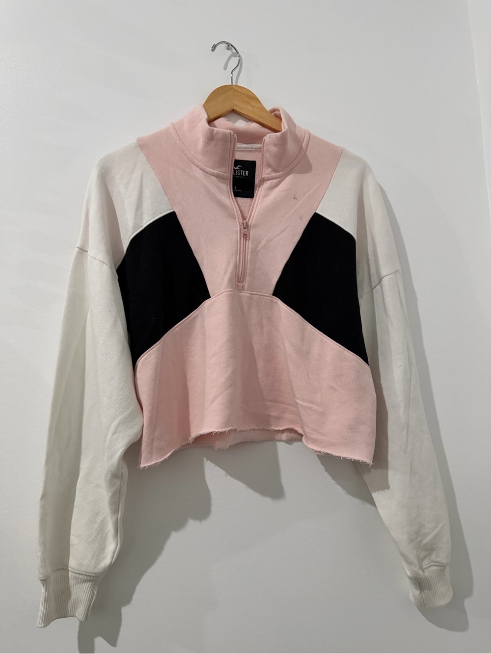 Hollister Pink, Black & White Colorblock Half‑Zip Cropped Sweatshirt